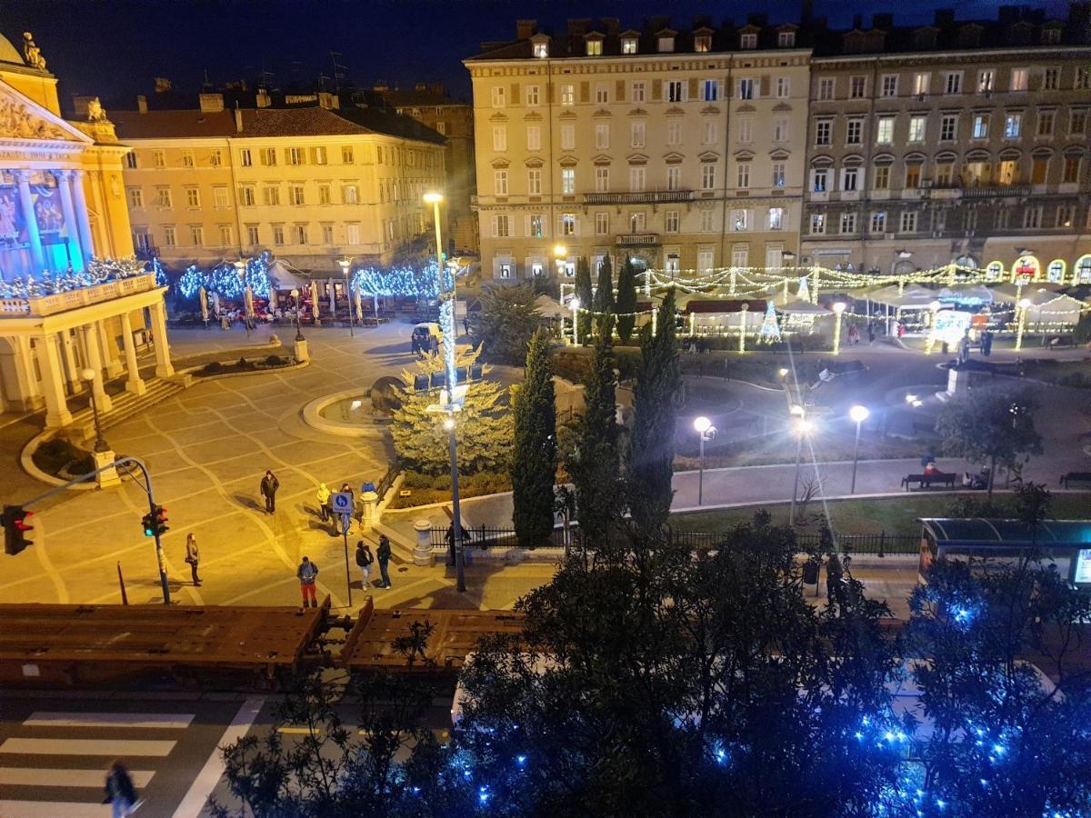 At The Theatre Apartamento Rijeka Exterior foto