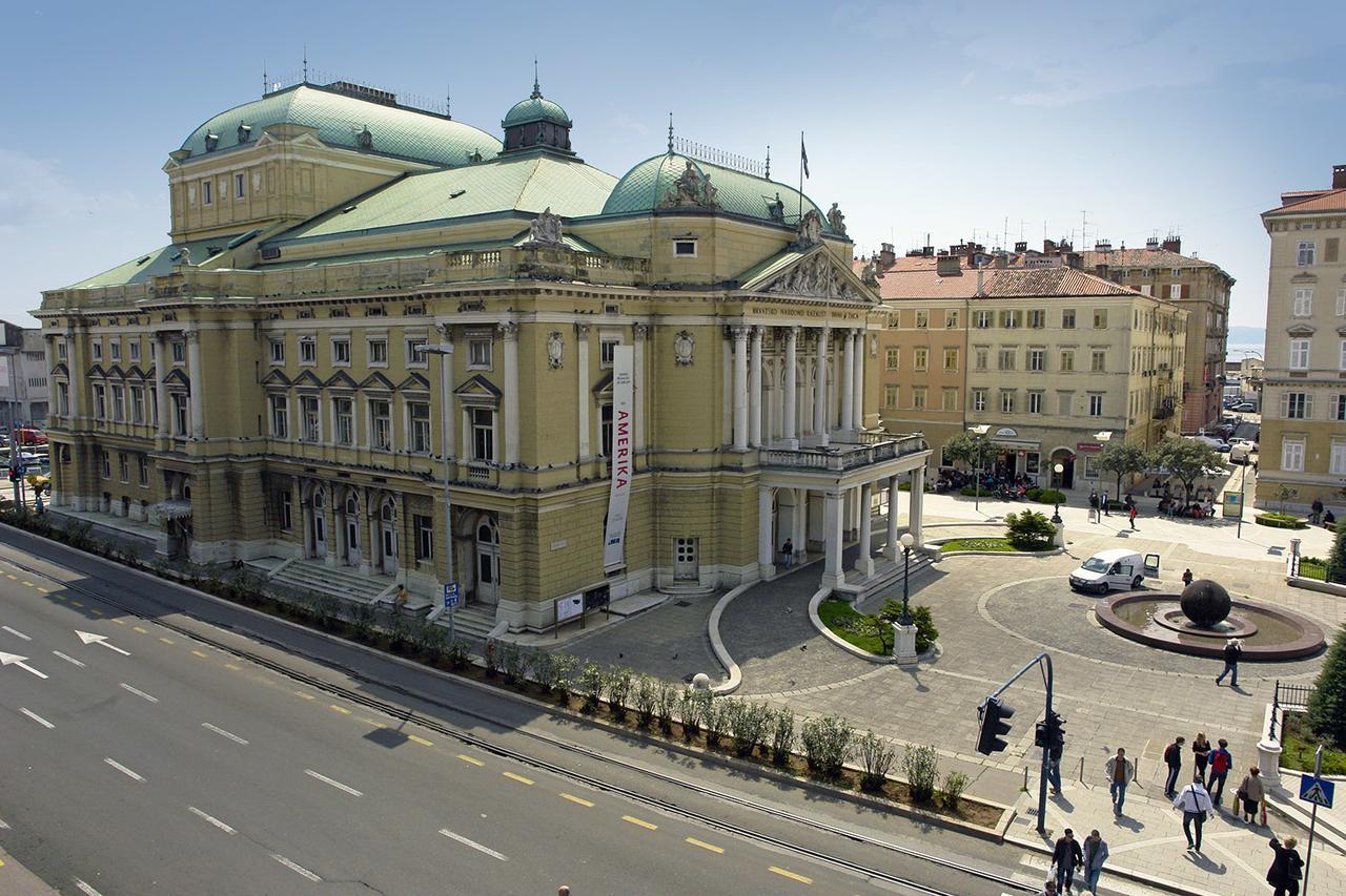 At The Theatre Apartamento Rijeka Exterior foto